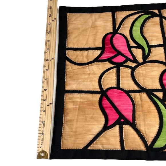 Vintage 1977 Stained Glass Look floral Quilted wall Hanging Machine/Hand Stitch - Picture 3 of 6